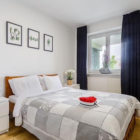 Family Apartment With A Terrace On Aleje Jerozolimskie Warschau Exterior foto