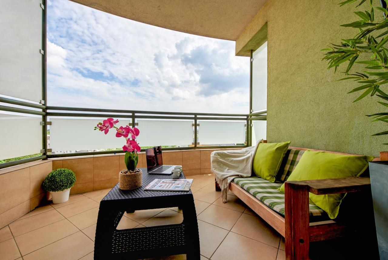 Family Apartment With A Terrace On Aleje Jerozolimskie Warschau Exterior foto